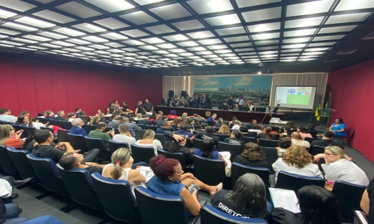 Enfermeiros e demais entidades sindicais participam da audiência - Foto: Seese