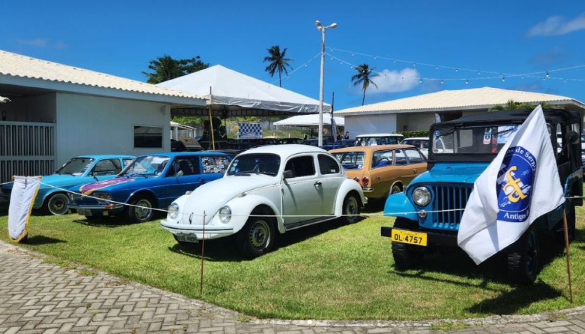O evento promete reunir 380 veículos, proporcionando uma experiência única que mistura diferentes formas de transporte - Foto: @Antigosdofaroloficial

