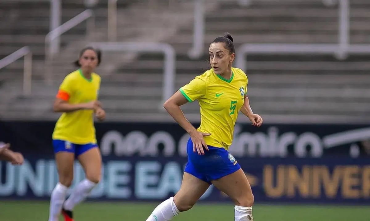 Luana, jogadora da seleção, é diagnosticada com Linfoma de Hodgkin - Foto: Reprodução/Instagram/@luanabertolucci10
