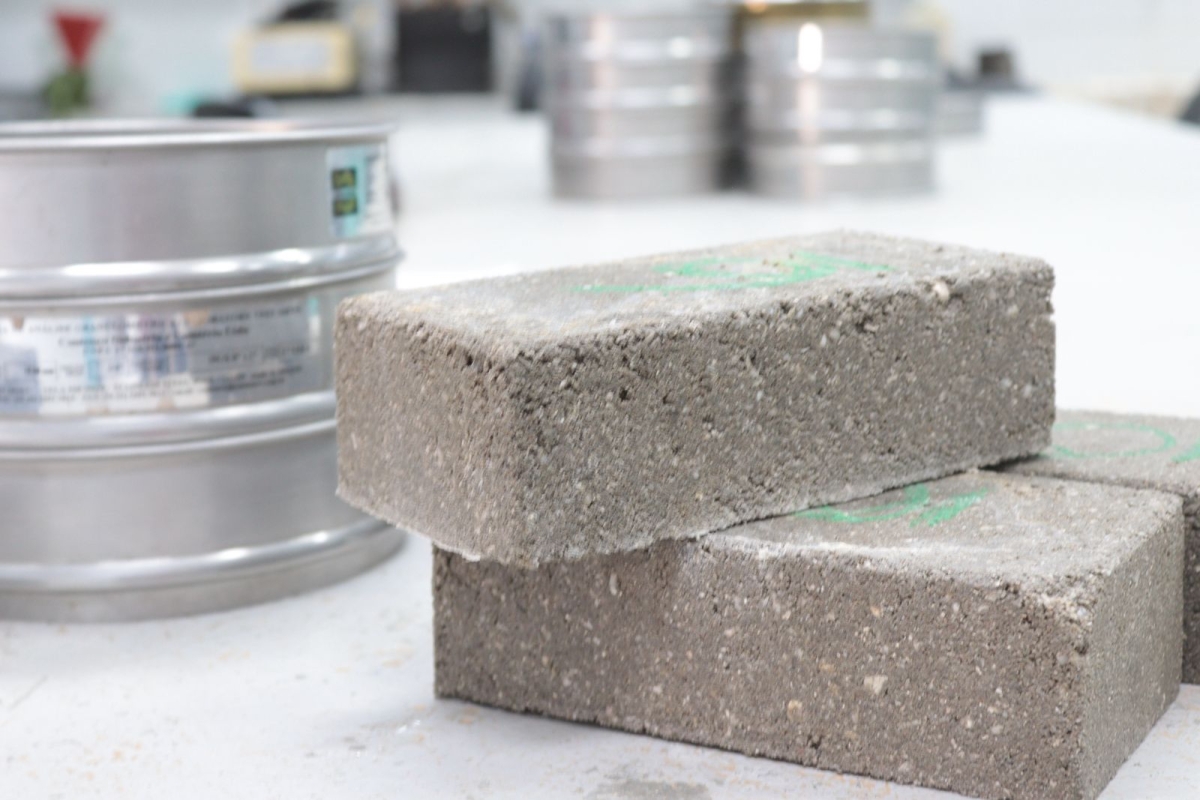 Campus Estância desenvolve tijolo sustentável de conchas do mar - Foto: IFS
