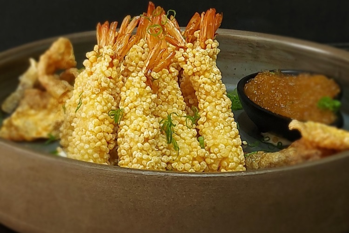 Bendito Sushi, em Brasília, vai participar do festival com Porção de camarão crocante empanado com flocos de arroz, acompanhado com uma deliciosa e levemente apimentada geleia de maçã verde e gengibre - Foto: Divulgação Abrasel