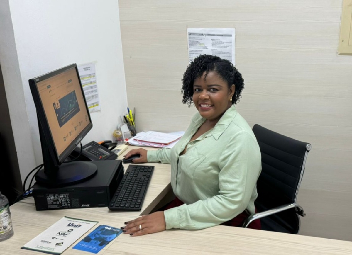 Flávia Karla Gonçalves, coordenadora do Naf-Unit e professora de Ciências Contábeis - Foto: Divulgação