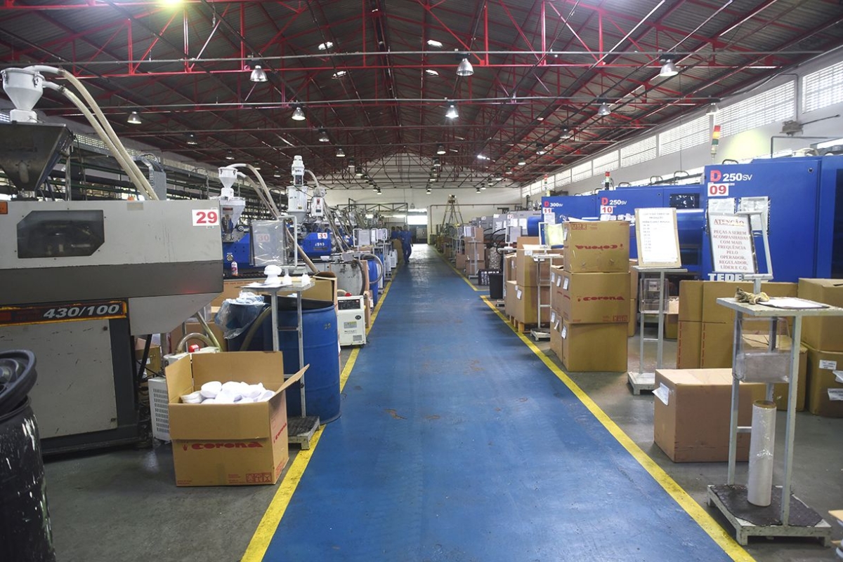 Os detentos trabalham diariamente no processo de montagem e, a cada tr�s dias de servi�o, possuem o direito a um dia de redu��o em sua pena atrav�s do benef�cio da remiss�o (Foto: Marcelle Cristinne/Arquivo ASN)