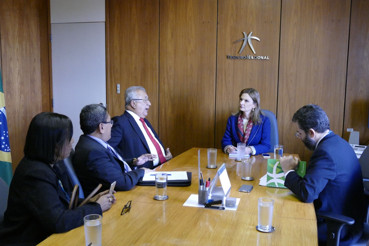 Em audi�ncia com a secret�ria do Tesouro Nacional (STN), Ana Paula Vescovi, Jackson Barreto solicitou autoriza��o para acessar recursos do Proredes, que destina U$100 milh�es para sa�de em Sergipe (Foto: Roque S�)