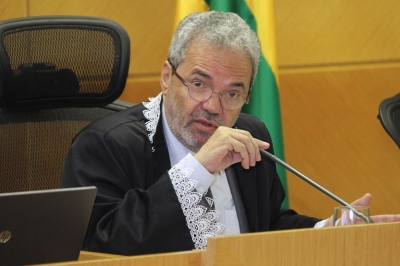 O conselheiro-presidente Cl�vis Barbosa (Foto: Cleverton Ribeiro/TCE/