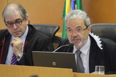 Conselheiro Cl�vis Barbosa apresentou proposta que ser� analisada pelos demais conselheiros (Foto: Cleverton Ribeiro/TCE/SE)