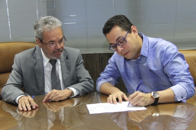 Primeiro enfermeiro concursado toma posse no TCE/Sergipe (Foto: Cleverton Ribeiro/TCE/SE)