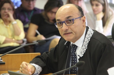 O conselheiro-substituto Francisco Evanildo de Carvalho, um dos respons�veis pela a��o no TCE/SE (Foto: Cleverton Ribeiro/TCE/SE)