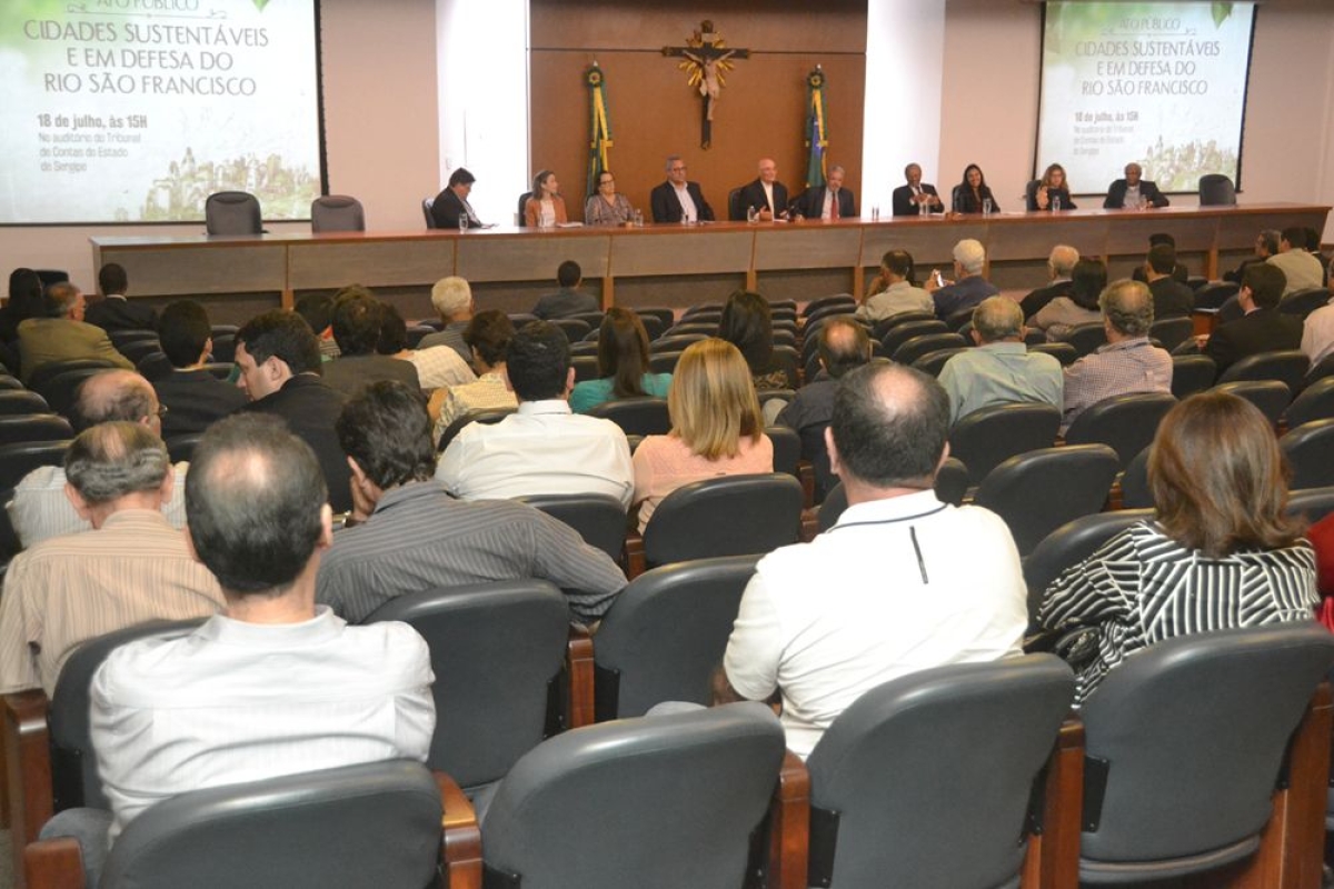 Ato p�blico no TCE/Sergipe alerta para a degrada��o do Rio S�o Francisco (Foto: Cleverton Ribeir/TCE/SE)