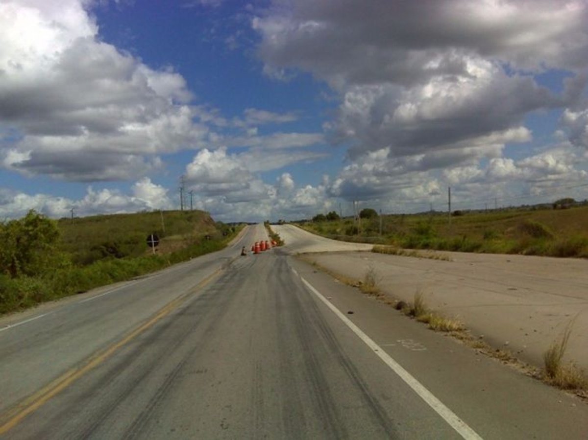 Desvio, no Km 4, no munic�pio de Propri� (SE) (Foto: BR-101 NE)