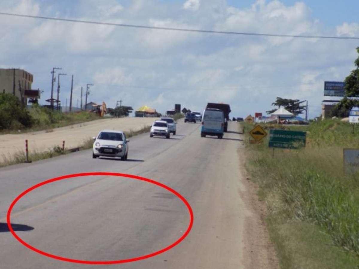 Aus�ncia de sinaliza��o horizontal em  Ros�rio do Catete (SE) (Foto: BR-101 NE)