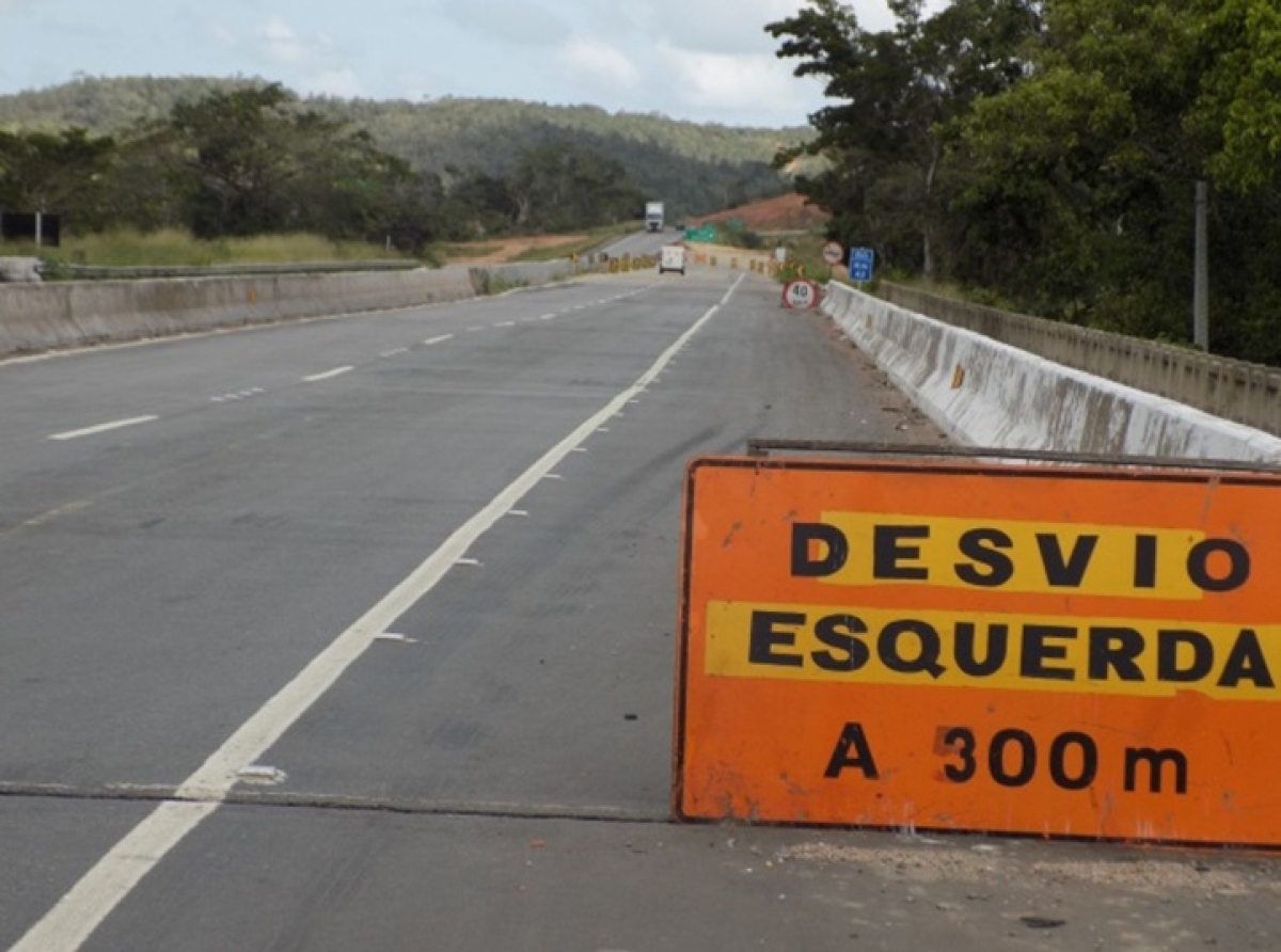 Placa de sinaliza��o do desvio no Km 40, munic�pio de Capela (SE) (Foto: BR-101 NE)