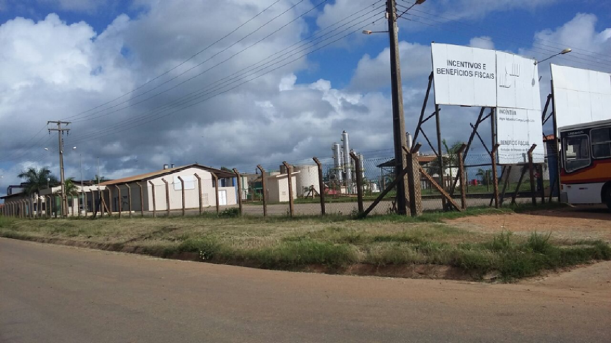 Dores: Funcion�rios e prestadores de servi�os fecham entrada da Usina Campo Lindo (Foto: Arquivo Visite Dores)