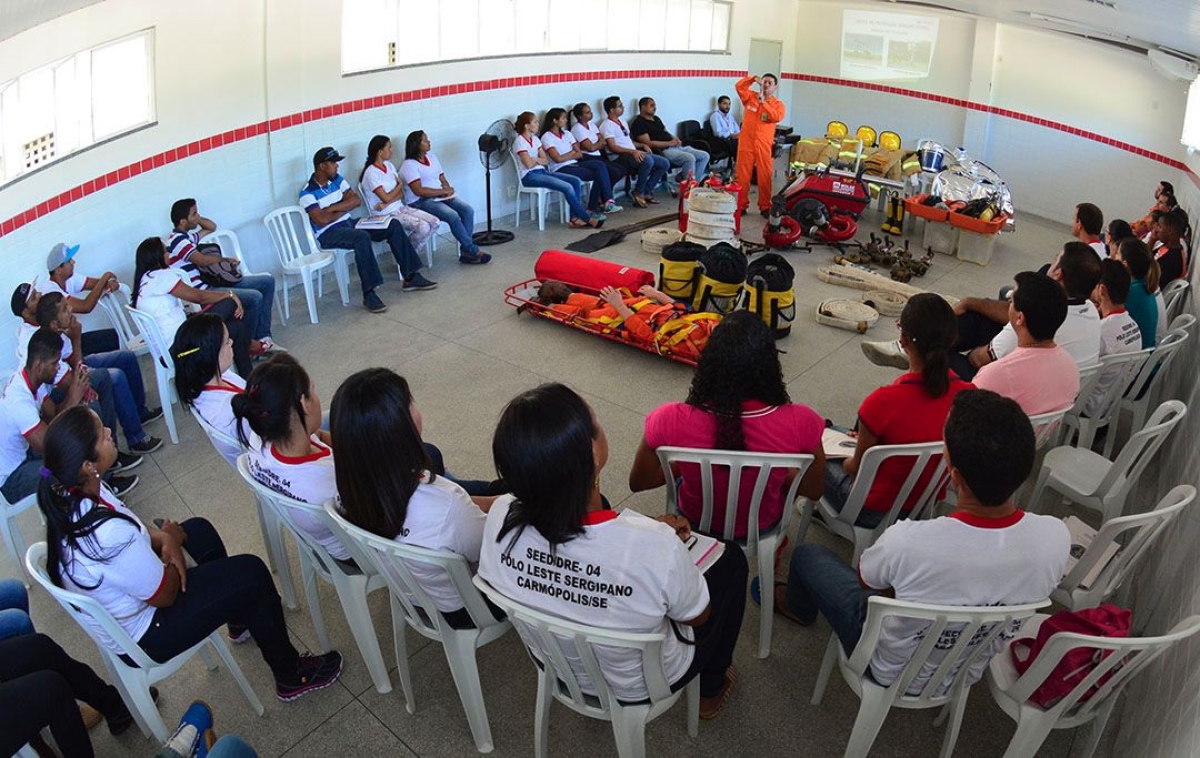 Curso de Bombeiro Civil do Centro Profissionalizante Marcelo D�da promove atividade pr�tica (Foto: Maria Od�lia/Seed/SE)