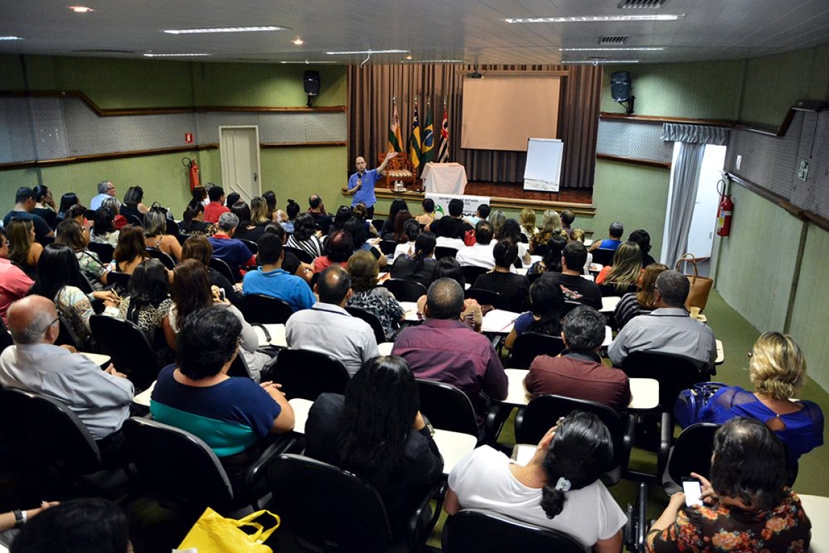 Cientista pol�tico e professor da USP faz palestra e provoca reflex�o sobre comportamento dos jovens (Foto: Eug�nio Barreto/Seed/SE)