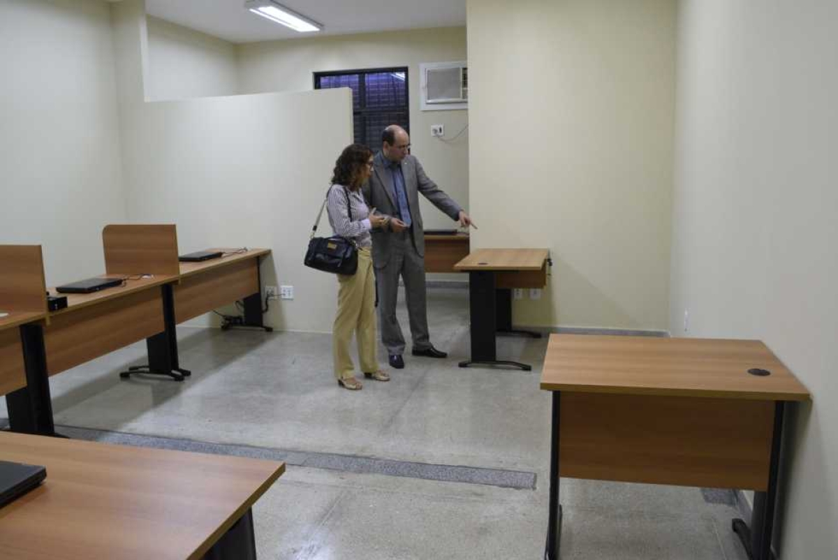 Defensor Geral, Jesus Jairo e subcorregedora geral, Richesmy visitam as instala��es e analisam os �ltimos detalhes (Foto: DPE/SE)