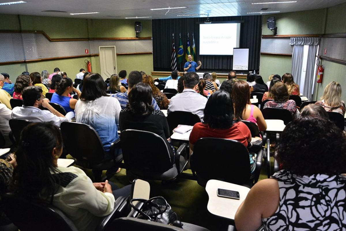 Educa��o pol�tica norteia debate promovido pela Seed/SE com o cientista pol�tico Humberto Dantas (Foto: Eug�nio Barreto/Seed/SE)