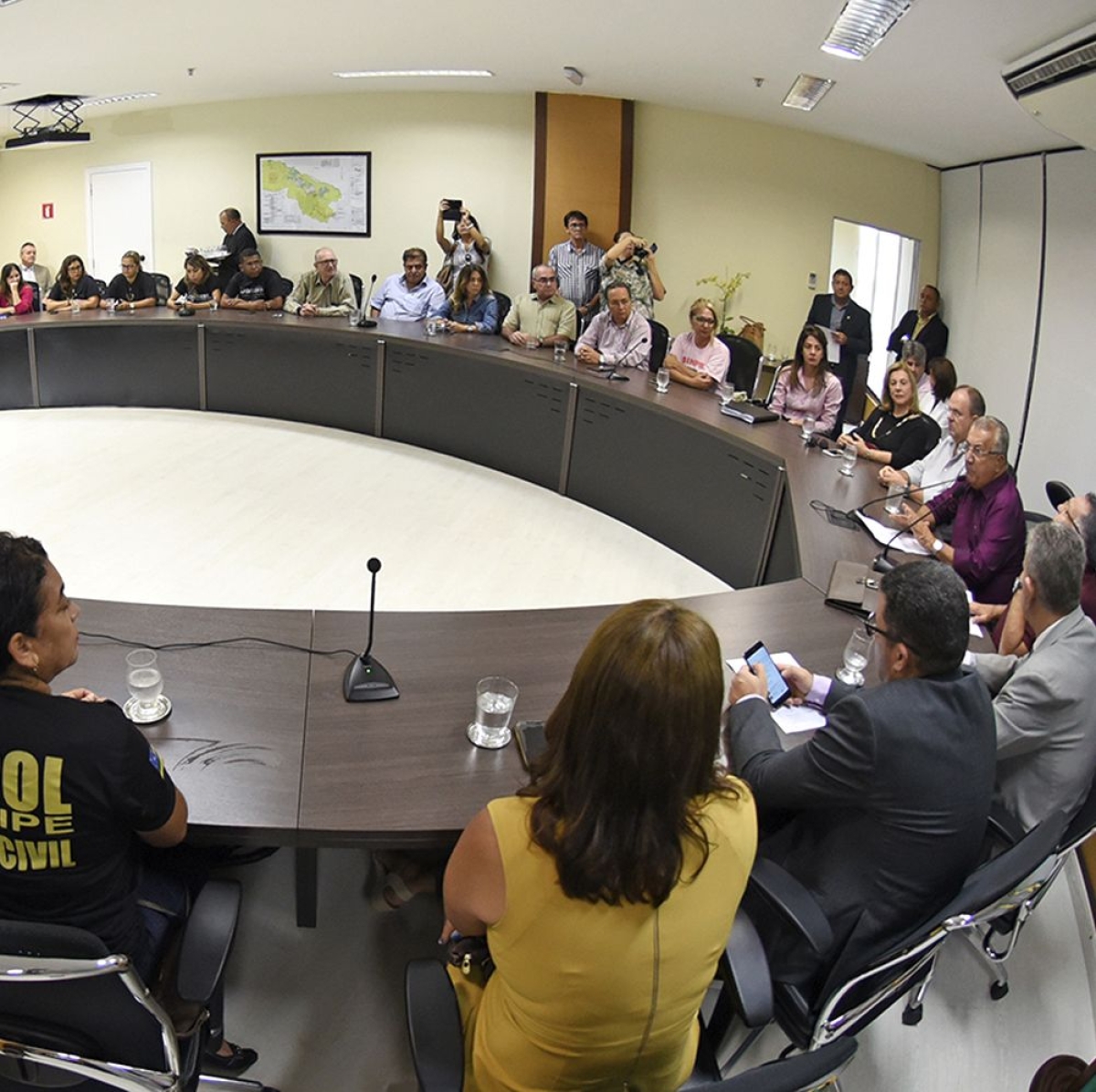Auditores fiscais, gestores, procuradores, delegados, agentes e escriv�es de pol�cia, al�m de guardas do sistema prisional, agentes auxiliares de seguran�a penitenci�rios e agentes de seguran�a penitenci�ria j� tiveram ganhos na folha de junho (Foto: Marc