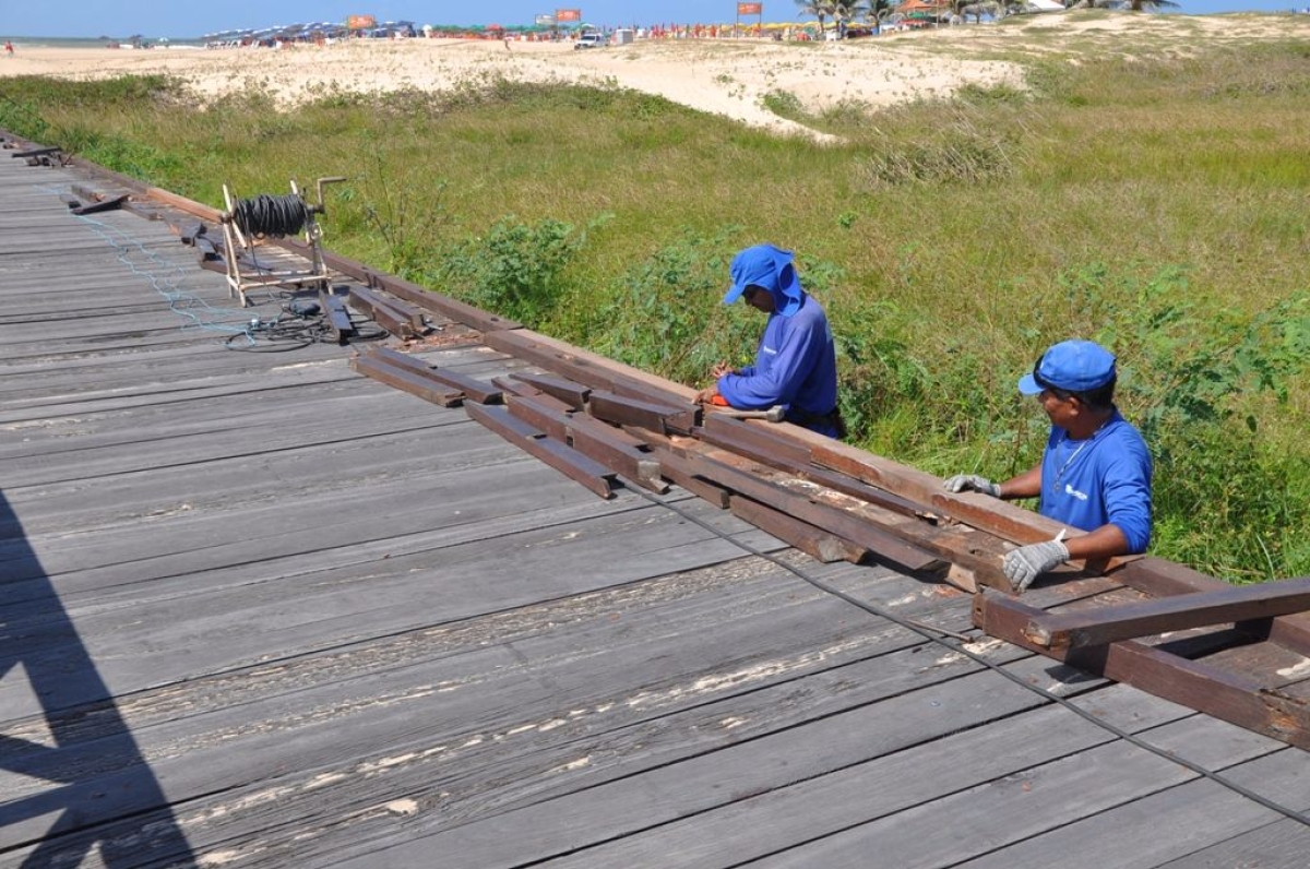 Vandalismo nos equipamentos urbanos da Orla de Atalaia gera preju�zos ao Estado (Foto: Jorge Reis/Seinfra/SE)