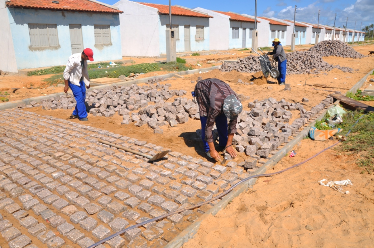 Infraestrutura das casas na comunidade Pontal da Barra segue a todo o vapor (Foto: Seinfra/SE)