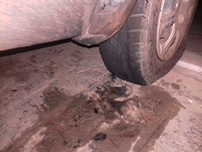 Criminosos ateiam fogo em viatura do Destacamento de Pol�cia Militar de S�o Domingos (Foto: Gilson de Oliveira)