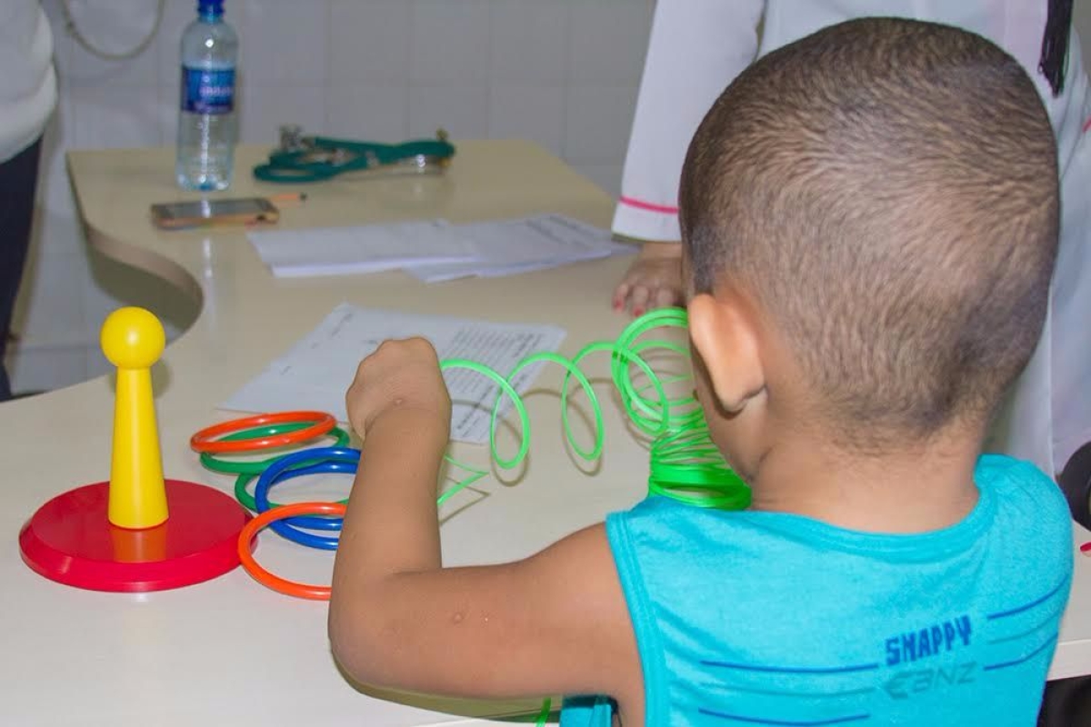 Hoje, a maioria dos casos verificados decorrem de paralisia cerebral, casos recentes de microcefalia, e os crescentes casos do chamado 'transtorno do espectro autista', que envolve desde o grau moderado at� os casos de maior gravidade (Foto: Ipes�ude)