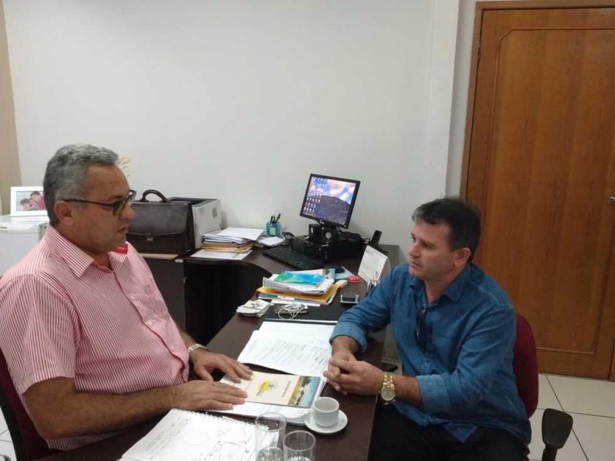 Olivier Chagas discute amplia��o do Programa �gua Doce para o munic�pio de Sim�o Dias (Foto: Semarh/SE)