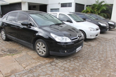 Entre os lotes constam 20 ve�culos (Foto: Cleverton Ribeiro/TCE/SE)