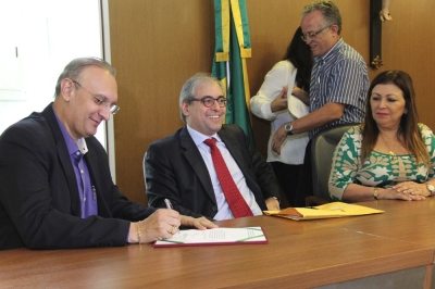Prefeito de Nossa Senhora do Socorro, F�bio Henrique foi um dos que assinaram termo demonstrando interesse em aderir ao TAG (Foto: Cleverton Ribeiro/TCE/SE)