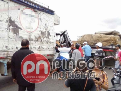 Colis�o entre caminh�es deixa duas pessoas feridas em Gl�ria (Imagem: Pingou Not�cias)