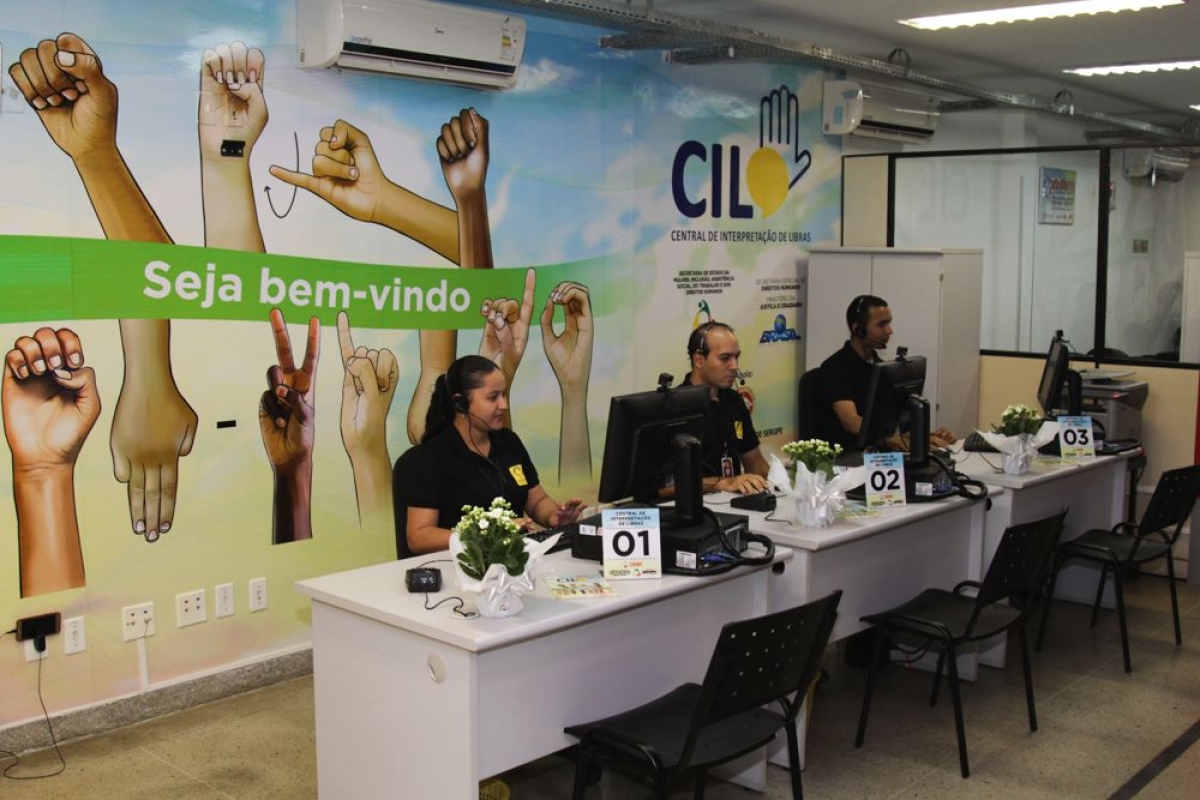 Em Sergipe, o Governo do Estado desenvolve a��es de inclus�o no mercado de trabalho e oferece servi�os gratuitos prestados por int�rpretes na Central de Interpreta��o de L�ngua Brasileira de Sinais (Imagem: Pritty Reis/Seidh/SE)