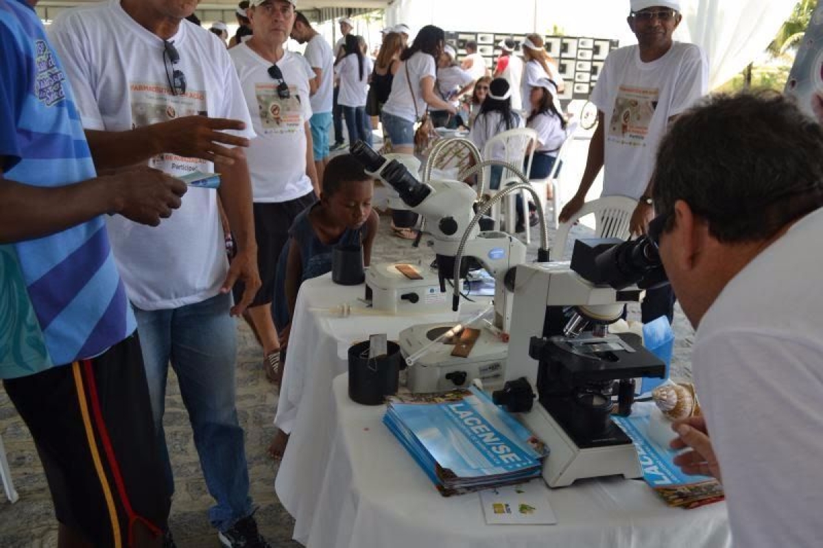 Lacen leva orienta��es sobre cuidados com larvas do Aedes aegypti  para a��o do Conselho de Farm�cia (Imagem: Assessoria SES/SE)