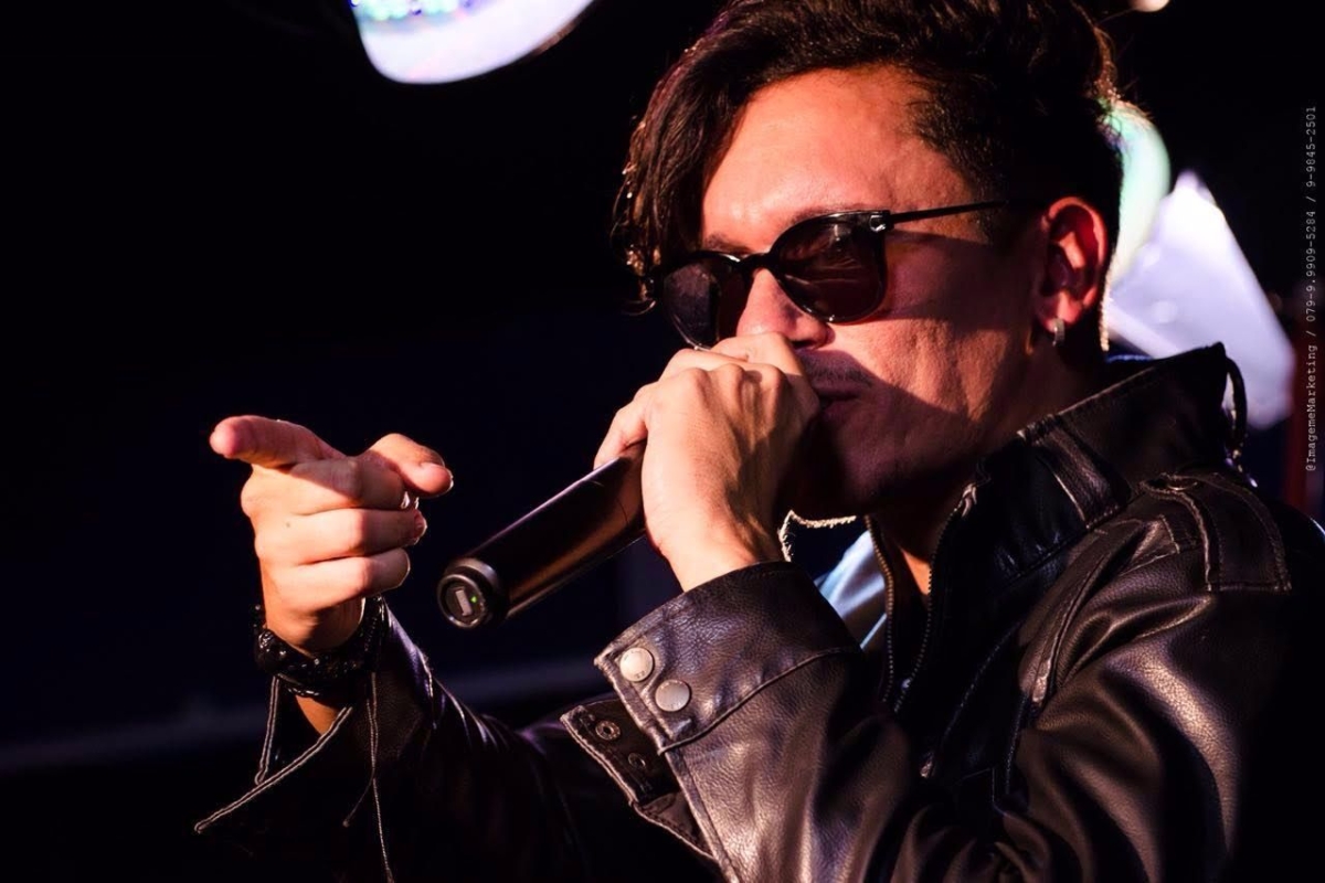 Eve Sandes comanda show com tequileiros e cuspidores de fogo (Imagem: Divulga��o/NV Comunica��o)