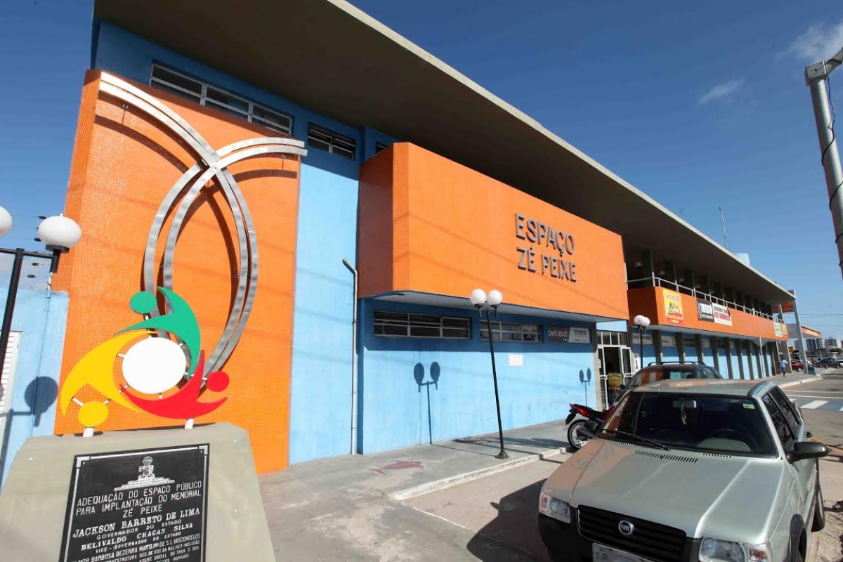 Inaugurado em 19 de maio de 2015, o Espa�o Cultural conta com o Memorial Z� Peixe, com pain�is do artista pl�stico Elias Santos, al�m de um busto de bronze do homenageado, pe�as e fotografias, dois restaurantes, loja de artesanato e de doces caseiros, uma