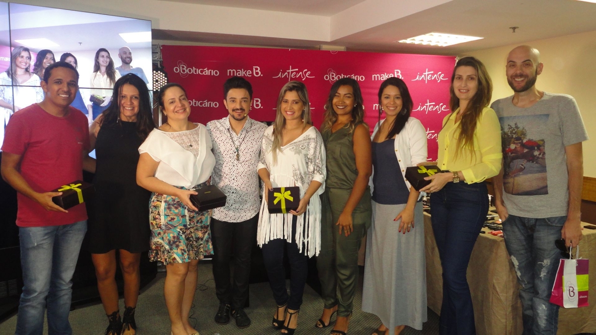 Jos� Fl�vio, Paula Toquinho, Madalena S�, Kal Nascimento, Jaqueline Cruz, Ana Paula, Mirian Donald, Fernanda Accioly e Diego Bittencourt (Foto: Assessoria O Botic�rio)