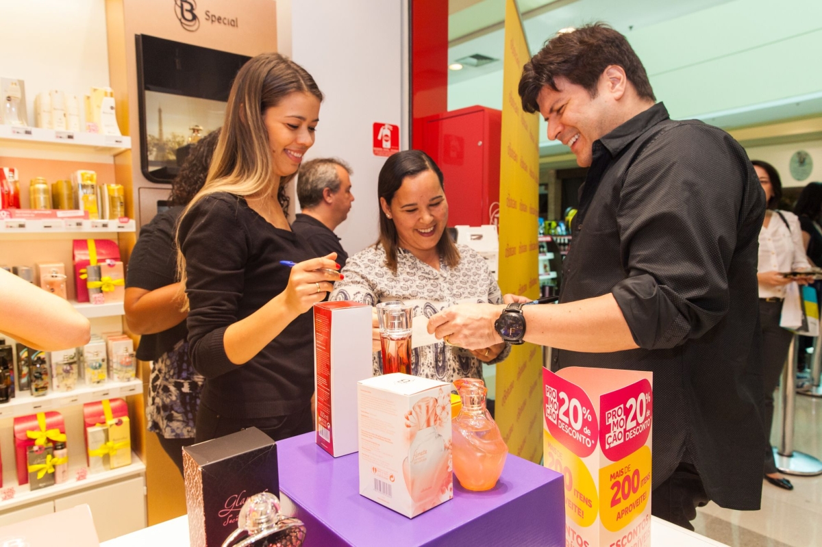 Paulo Ricardo emociona f�s em a��o com O Botic�rio (Foto: Assessoria O Botic�rio)