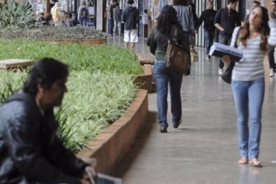 Alunos com renda per capita de at� 3 sal�rios m�nimos foram contemplados (Foto: Wilson Dias/Ag�ncia Brasil)