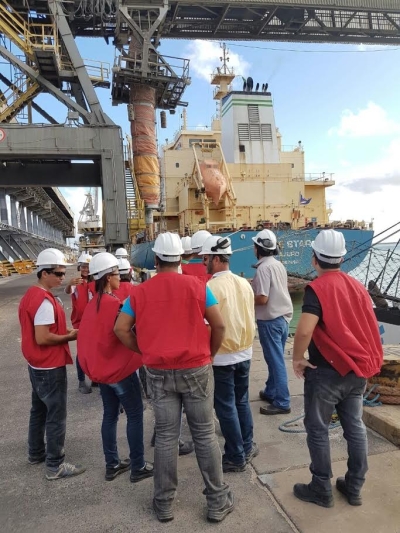 Alunos de curso t�cnico em Aracaju visitam o Terminal Mar�timo In�cio Barbosa (Foto: Divulga��o/VLI)