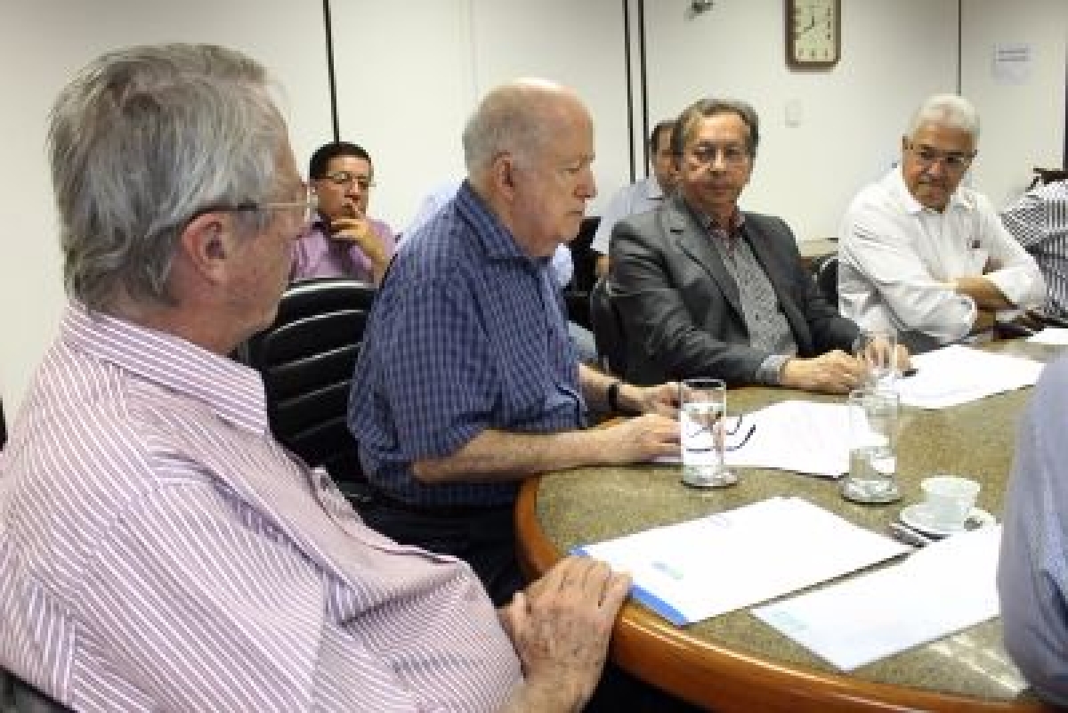 Reuni�o na Fies/Sergipe discute projeto de lei que prejudica setor industrial (Imagem: Assessoria Fies/SE)