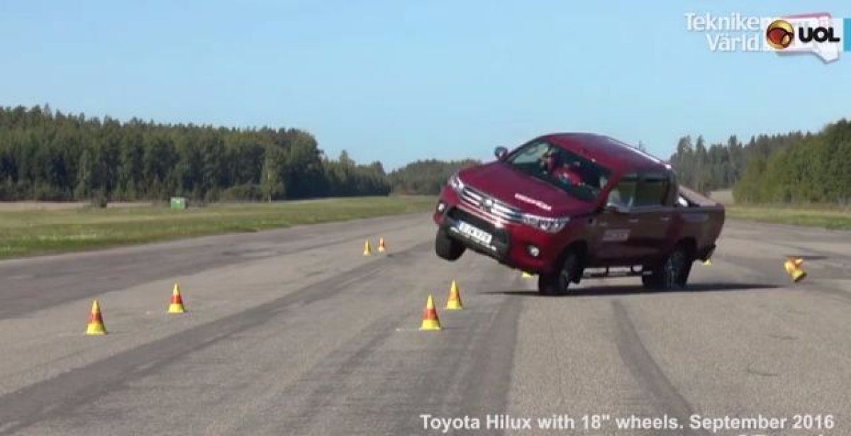 Toyota Hilux d� novo vexame em teste de estabilidade (Imagem: Reprodu��o/TV UOL)