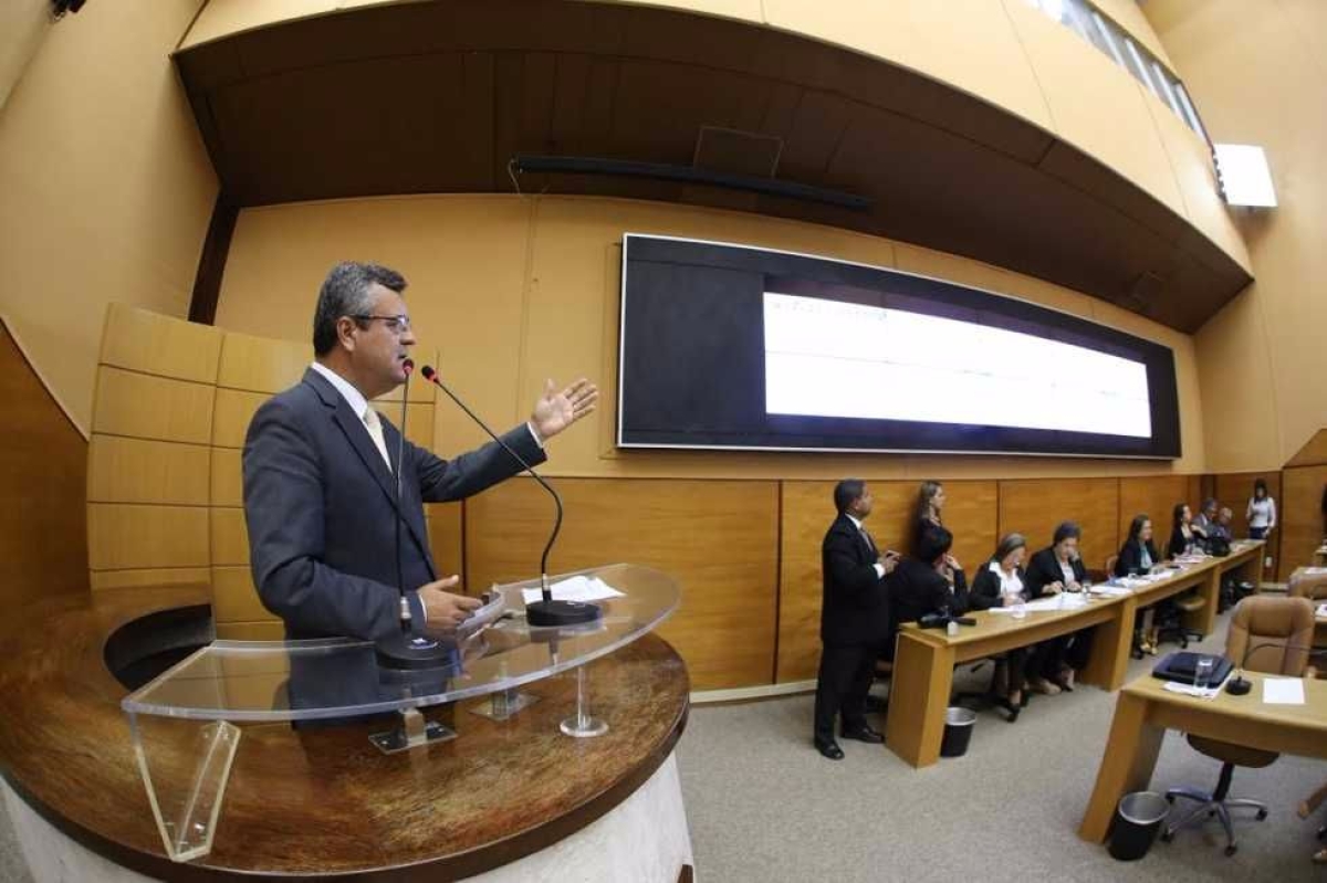 Luciano Pimentel: a��o para estancar o desemprego (Foto: Cesar Oliveira/Alese)