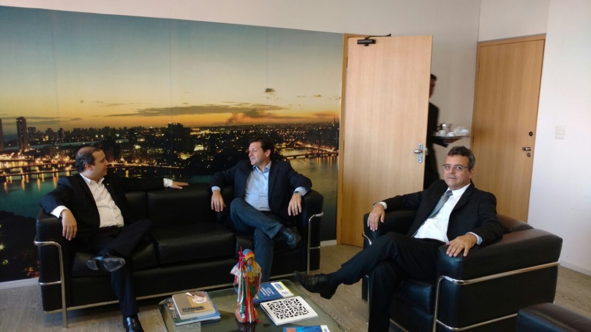 Valadares Filho, prefeito Geraldo Julio, PSB, do Recife e deputado estadual Luciano Pimentel (Foto: Divulga��o/Ascom)