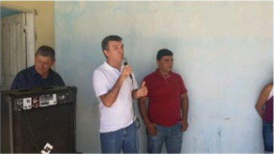 Garibalde Mendon�a visita lideran�as em Carira (Foto: Site Garibalde Mendon�a)