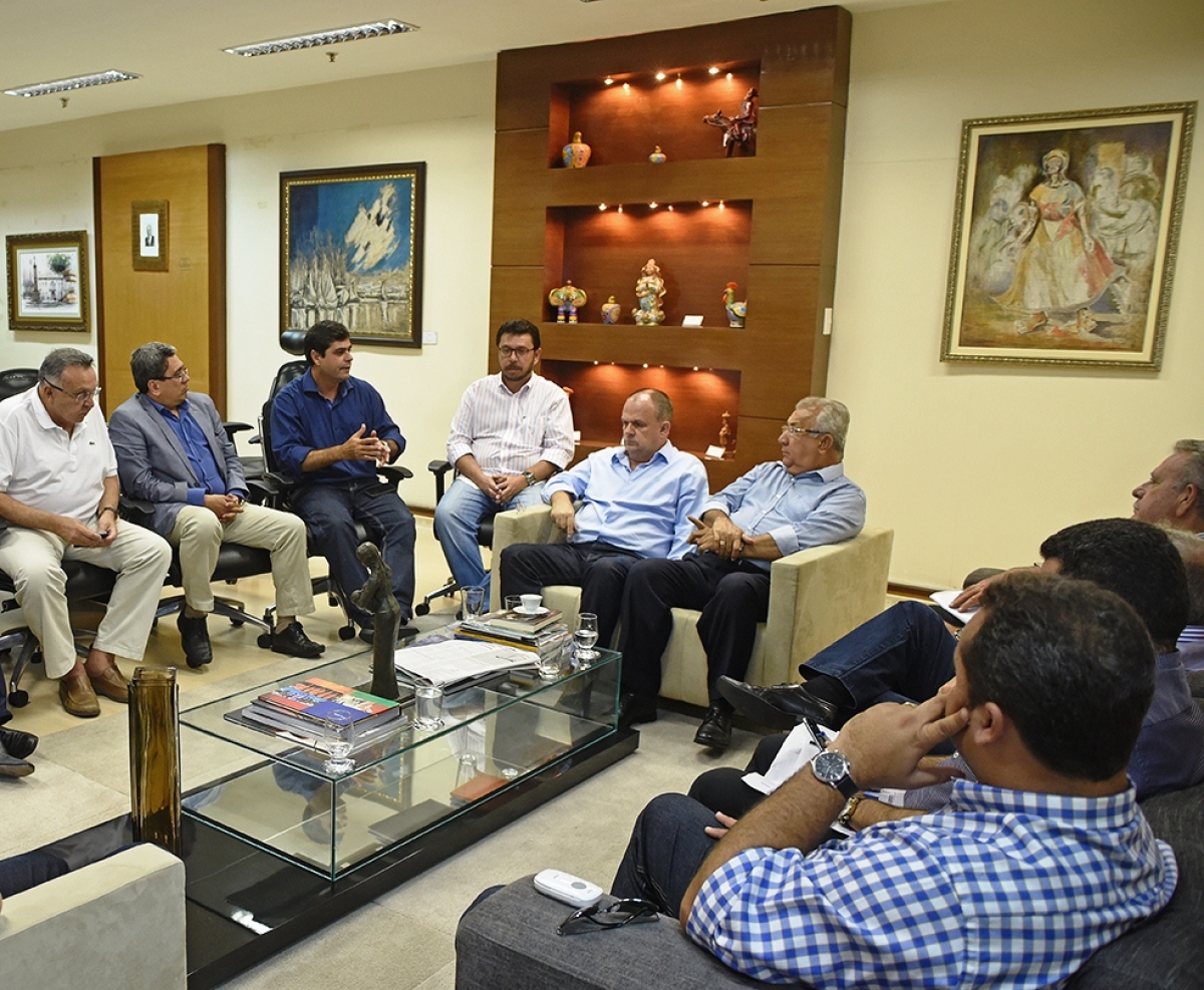 Governador reuniu secret�rios (Foto: Marcelle Cristinne/ASN)