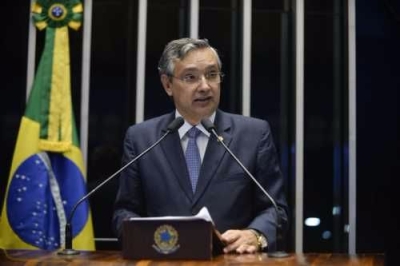 Eduardo Amorim: presidente afastada autorizou abertura de cr�dito sem fundamento na lei or�ament�ria (Foto: Assessoria Eduardo Amorim)