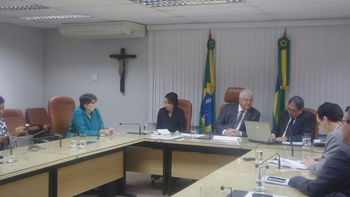 Maria Mendon�a questiona secret�rio sobre pagamento do transporte escolar (Foto: Assessoria Maria Mendon�a)