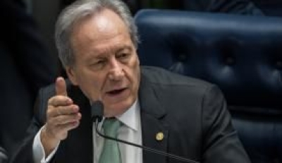 Senador acusa Gilmar Mendes de ter posi��o pol�tica e inicia debate pol�tico (Foto: Fabio Rodrigues Pozzebom/Ag�ncia Brasil)