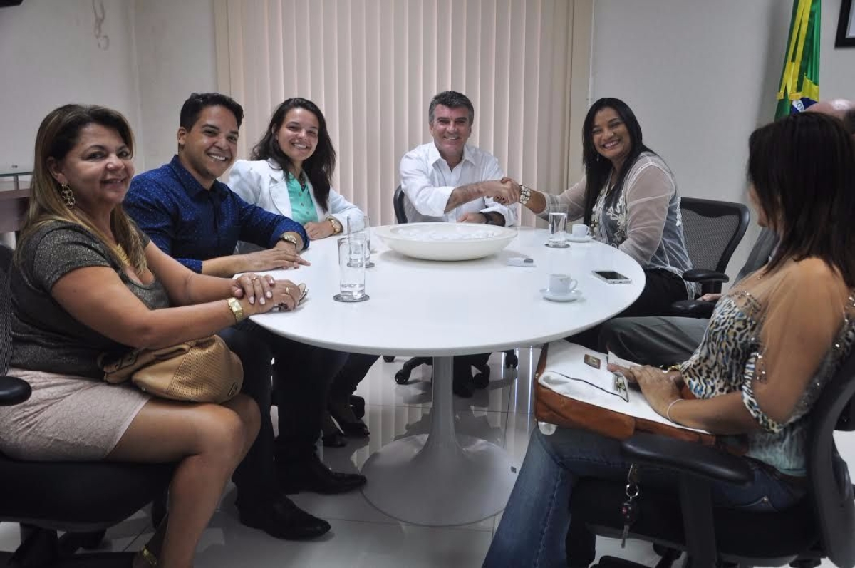 Garibalde Mendon�a firma compromisso para cria��o da Frente em defesa do Jovem Aprendiz (Imagem: Jadilson Sim�es/Ag�ncia Alese)