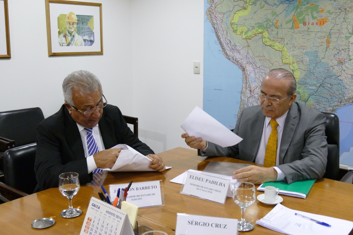 Jackson Barreto entrega pleito de governadores ao ministro Eliseu Padilha (Imagem: Roque S�/ASN)