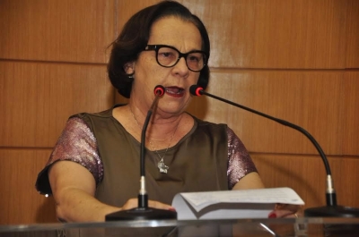 Ana L�cia lamenta morte de C�cero 